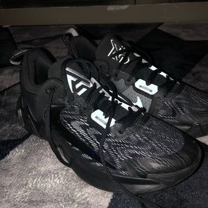Men’s Basketball shoes Nike Giannis Brand NEW